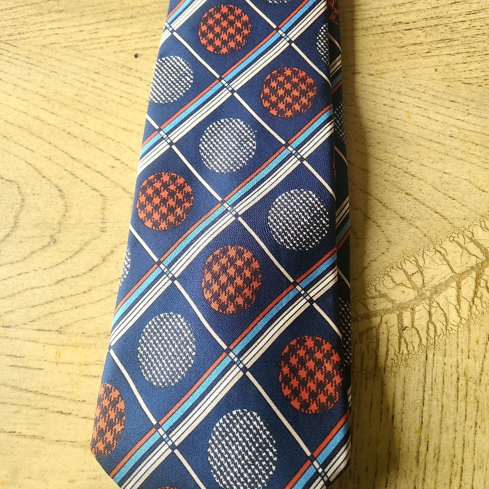 Silk tie